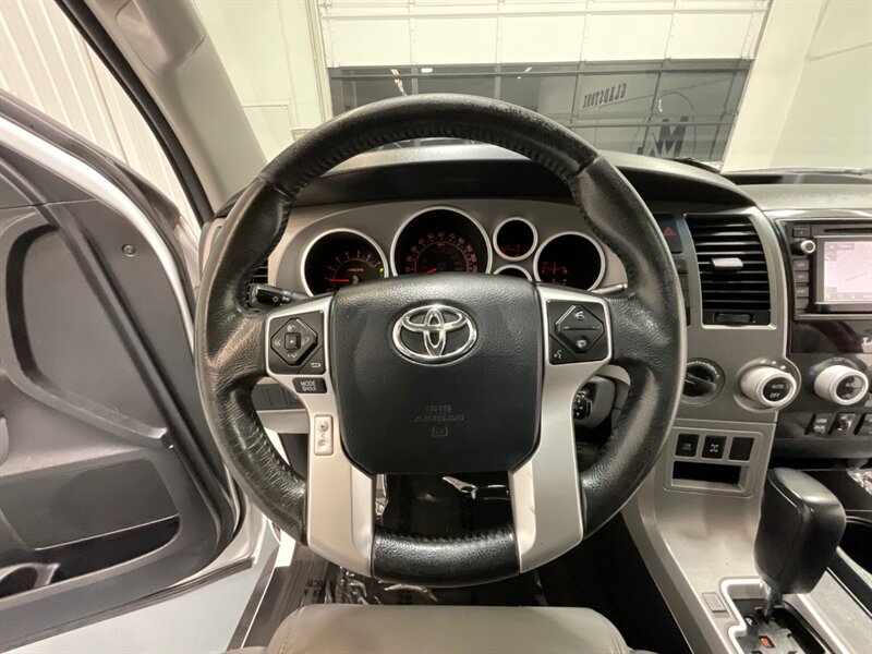 2014 Toyota Sequoia / SR5 4x4 / 5.7L V8/ Leather / Sunroof / NEW TIRES  / 3RD ROW SEAT / Navigation & Backup Camera / Heated Leather Seats / Luggage Rack & BullBar / LOCAL SUV w. ZERO RUST - Photo 50 - Gladstone, OR 97027