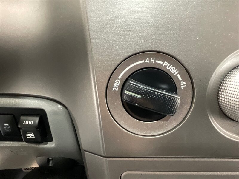 2014 Toyota Sequoia / SR5 4x4 / 5.7L V8/ Leather / Sunroof / NEW TIRES  / 3RD ROW SEAT / Navigation & Backup Camera / Heated Leather Seats / Luggage Rack & BullBar / LOCAL SUV w. ZERO RUST - Photo 21 - Gladstone, OR 97027