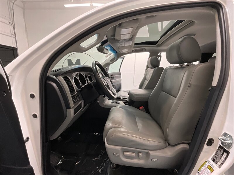2014 Toyota Sequoia / SR5 4x4 / 5.7L V8/ Leather / Sunroof / NEW TIRES  / 3RD ROW SEAT / Navigation & Backup Camera / Heated Leather Seats / Luggage Rack & BullBar / LOCAL SUV w. ZERO RUST - Photo 11 - Gladstone, OR 97027