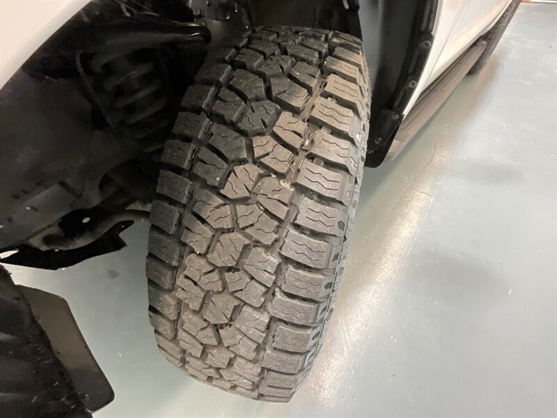 2014 Toyota Sequoia / SR5 4x4 / 5.7L V8/ Leather / Sunroof / NEW TIRES  / 3RD ROW SEAT / Navigation & Backup Camera / Heated Leather Seats / Luggage Rack & BullBar / LOCAL SUV w. ZERO RUST - Photo 23 - Gladstone, OR 97027