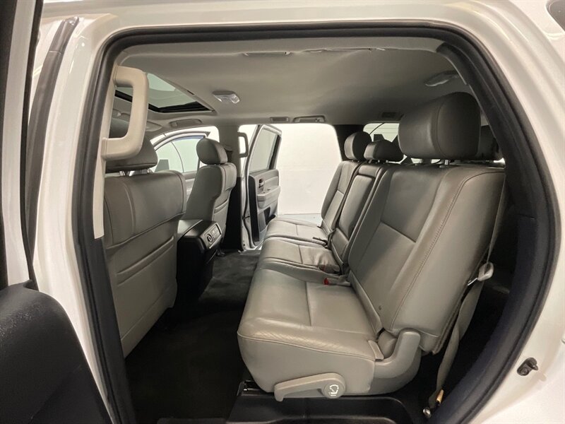 2014 Toyota Sequoia / SR5 4x4 / 5.7L V8/ Leather / Sunroof / NEW TIRES  / 3RD ROW SEAT / Navigation & Backup Camera / Heated Leather Seats / Luggage Rack & BullBar / LOCAL SUV w. ZERO RUST - Photo 12 - Gladstone, OR 97027