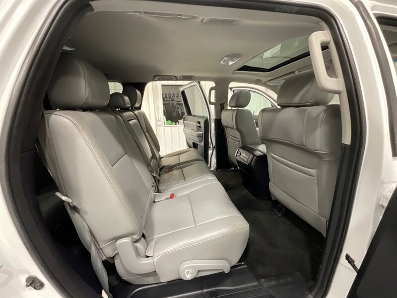 2014 Toyota Sequoia / SR5 4x4 / 5.7L V8/ Leather / Sunroof / NEW TIRES  / 3RD ROW SEAT / Navigation & Backup Camera / Heated Leather Seats / Luggage Rack & BullBar / LOCAL SUV w. ZERO RUST - Photo 15 - Gladstone, OR 97027