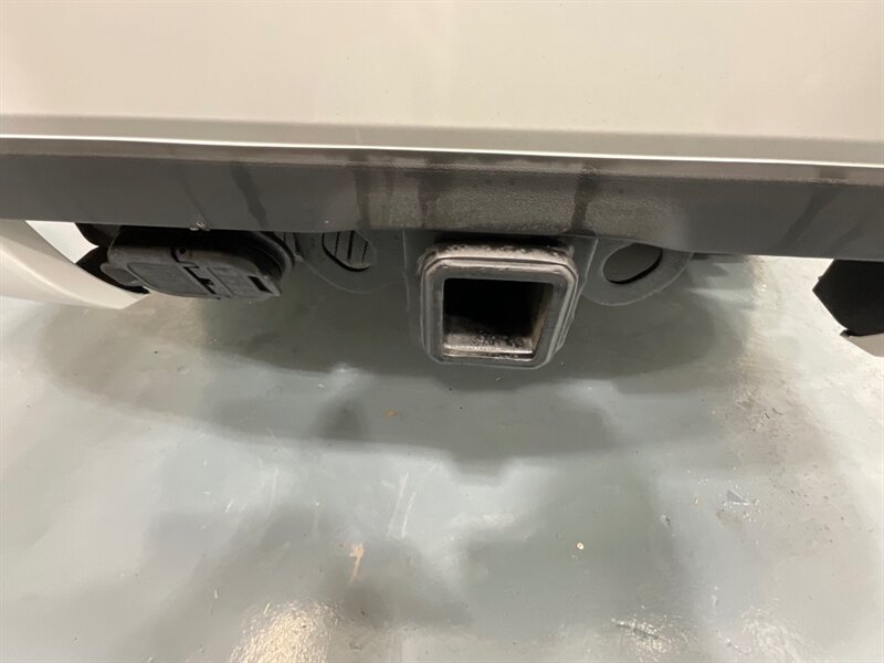 2014 Toyota Sequoia / SR5 4x4 / 5.7L V8/ Leather / Sunroof / NEW TIRES  / 3RD ROW SEAT / Navigation & Backup Camera / Heated Leather Seats / Luggage Rack & BullBar / LOCAL SUV w. ZERO RUST - Photo 24 - Gladstone, OR 97027