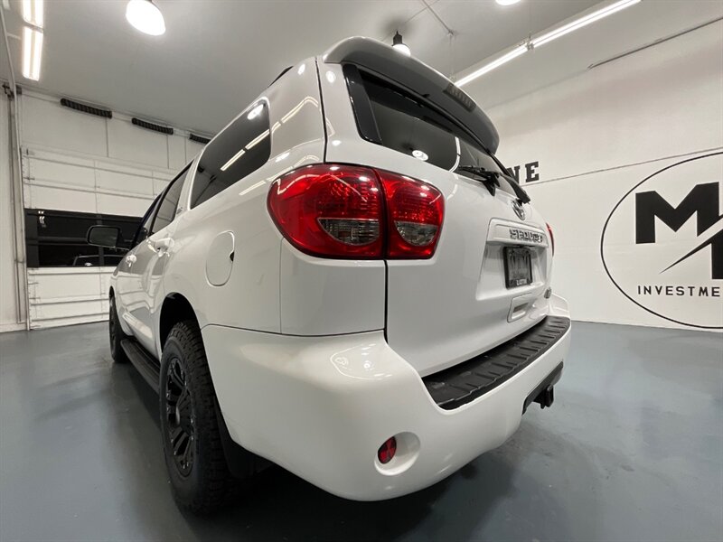 2014 Toyota Sequoia / SR5 4x4 / 5.7L V8/ Leather / Sunroof / NEW TIRES  / 3RD ROW SEAT / Navigation & Backup Camera / Heated Leather Seats / Luggage Rack & BullBar / LOCAL SUV w. ZERO RUST - Photo 62 - Gladstone, OR 97027