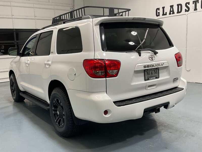 2014 Toyota Sequoia / SR5 4x4 / 5.7L V8/ Leather / Sunroof / NEW TIRES  / 3RD ROW SEAT / Navigation & Backup Camera / Heated Leather Seats / Luggage Rack & BullBar / LOCAL SUV w. ZERO RUST - Photo 8 - Gladstone, OR 97027