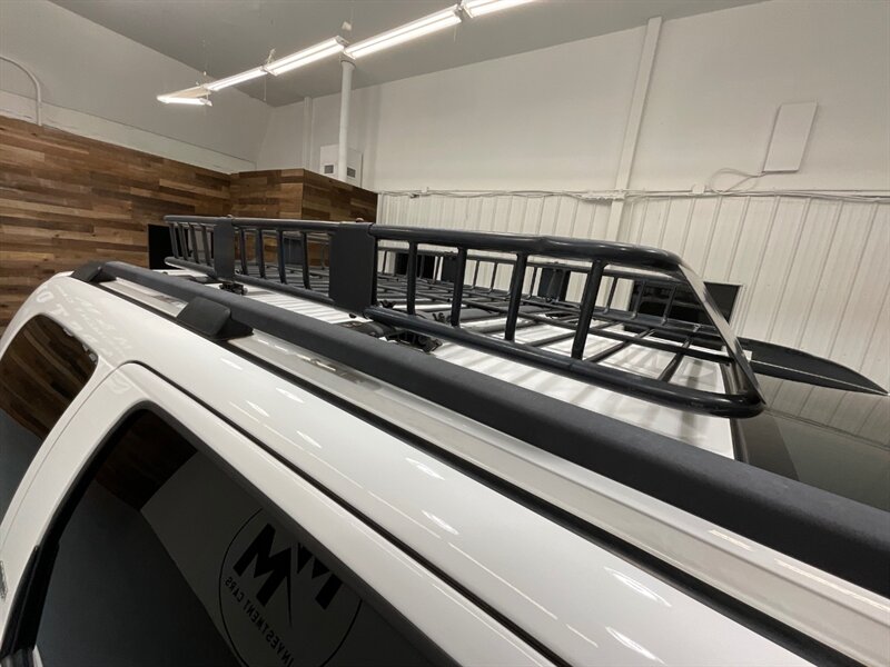 2014 Toyota Sequoia / SR5 4x4 / 5.7L V8/ Leather / Sunroof / NEW TIRES  / 3RD ROW SEAT / Navigation & Backup Camera / Heated Leather Seats / Luggage Rack & BullBar / LOCAL SUV w. ZERO RUST - Photo 9 - Gladstone, OR 97027