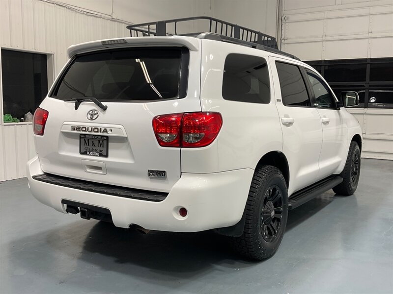 2014 Toyota Sequoia / SR5 4x4 / 5.7L V8/ Leather / Sunroof / NEW TIRES  / 3RD ROW SEAT / Navigation & Backup Camera / Heated Leather Seats / Luggage Rack & BullBar / LOCAL SUV w. ZERO RUST - Photo 7 - Gladstone, OR 97027