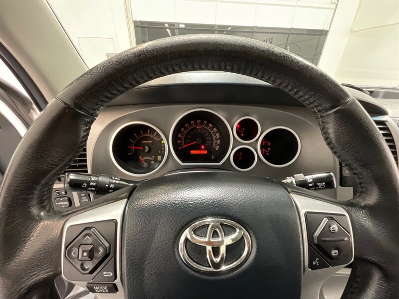 2014 Toyota Sequoia / SR5 4x4 / 5.7L V8/ Leather / Sunroof / NEW TIRES  / 3RD ROW SEAT / Navigation & Backup Camera / Heated Leather Seats / Luggage Rack & BullBar / LOCAL SUV w. ZERO RUST - Photo 46 - Gladstone, OR 97027