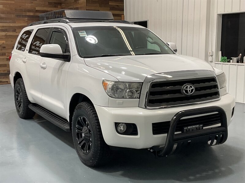 2014 Toyota Sequoia / SR5 4x4 / 5.7L V8/ Leather / Sunroof / NEW TIRES  / 3RD ROW SEAT / Navigation & Backup Camera / Heated Leather Seats / Luggage Rack & BullBar / LOCAL SUV w. ZERO RUST - Photo 2 - Gladstone, OR 97027