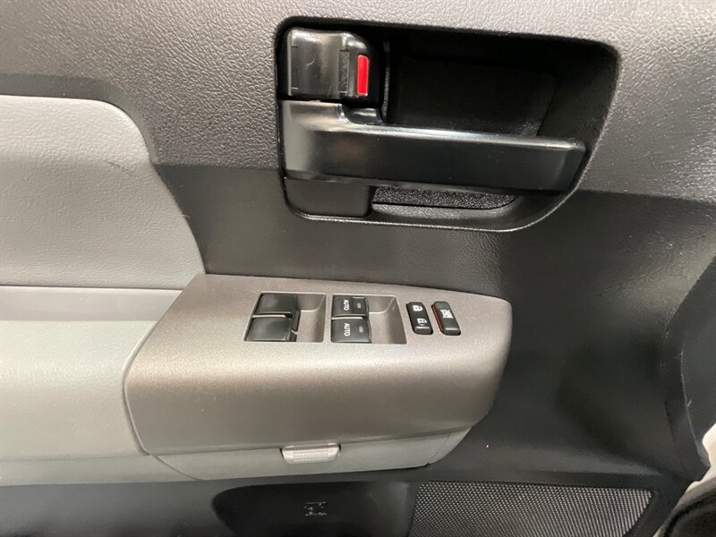 2014 Toyota Sequoia / SR5 4x4 / 5.7L V8/ Leather / Sunroof / NEW TIRES  / 3RD ROW SEAT / Navigation & Backup Camera / Heated Leather Seats / Luggage Rack & BullBar / LOCAL SUV w. ZERO RUST - Photo 45 - Gladstone, OR 97027