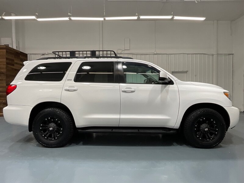 2014 Toyota Sequoia / SR5 4x4 / 5.7L V8/ Leather / Sunroof / NEW TIRES  / 3RD ROW SEAT / Navigation & Backup Camera / Heated Leather Seats / Luggage Rack & BullBar / LOCAL SUV w. ZERO RUST - Photo 4 - Gladstone, OR 97027