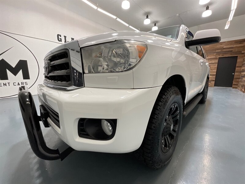 2014 Toyota Sequoia / SR5 4x4 / 5.7L V8/ Leather / Sunroof / NEW TIRES  / 3RD ROW SEAT / Navigation & Backup Camera / Heated Leather Seats / Luggage Rack & BullBar / LOCAL SUV w. ZERO RUST - Photo 59 - Gladstone, OR 97027