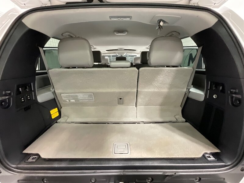 2014 Toyota Sequoia / SR5 4x4 / 5.7L V8/ Leather / Sunroof / NEW TIRES  / 3RD ROW SEAT / Navigation & Backup Camera / Heated Leather Seats / Luggage Rack & BullBar / LOCAL SUV w. ZERO RUST - Photo 14 - Gladstone, OR 97027