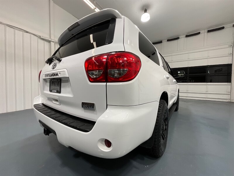 2014 Toyota Sequoia / SR5 4x4 / 5.7L V8/ Leather / Sunroof / NEW TIRES  / 3RD ROW SEAT / Navigation & Backup Camera / Heated Leather Seats / Luggage Rack & BullBar / LOCAL SUV w. ZERO RUST - Photo 61 - Gladstone, OR 97027