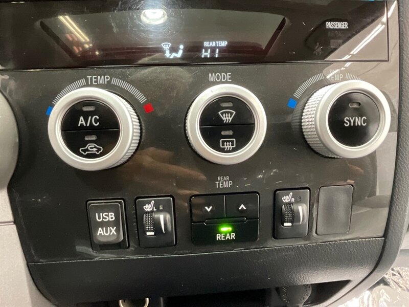 2014 Toyota Sequoia / SR5 4x4 / 5.7L V8/ Leather / Sunroof / NEW TIRES  / 3RD ROW SEAT / Navigation & Backup Camera / Heated Leather Seats / Luggage Rack & BullBar / LOCAL SUV w. ZERO RUST - Photo 20 - Gladstone, OR 97027