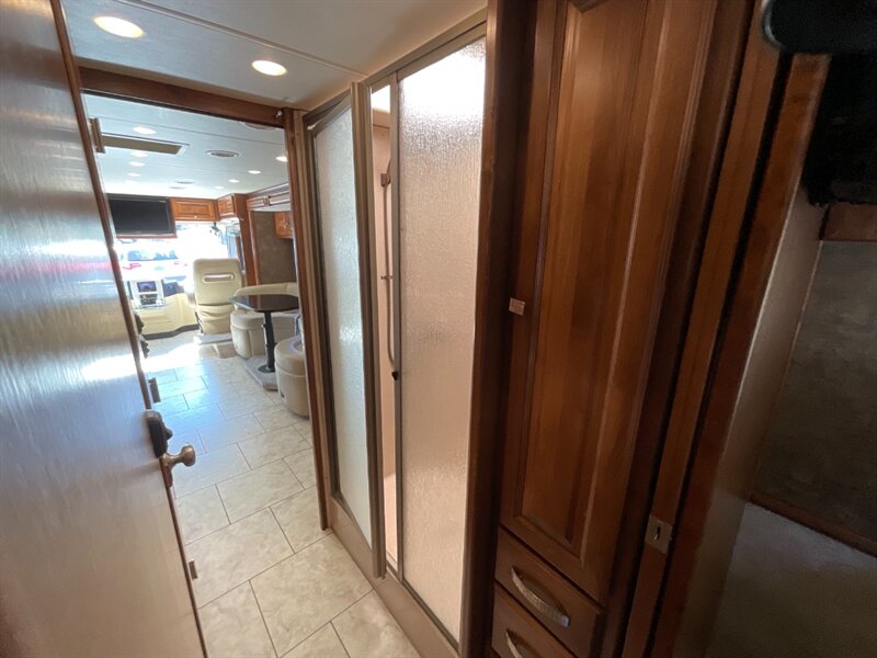 2011 Tiffin 32BR   - Photo 43 - Gladstone, OR 97027