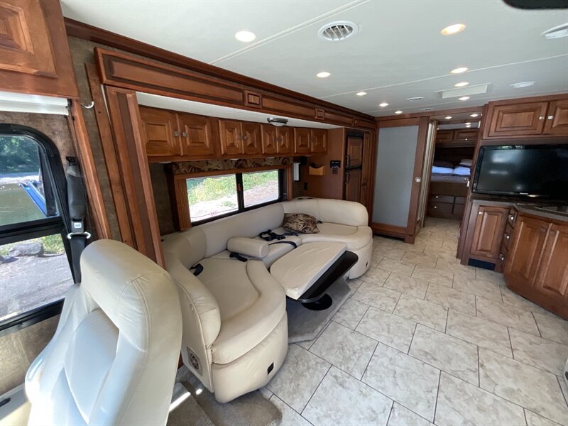 2011 Tiffin 32BR   - Photo 65 - Gladstone, OR 97027