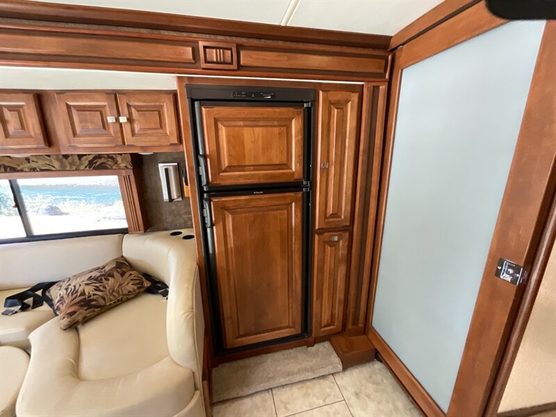 2011 Tiffin 32BR   - Photo 59 - Gladstone, OR 97027