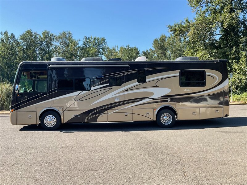 2011 Tiffin 32BR   - Photo 4 - Gladstone, OR 97027