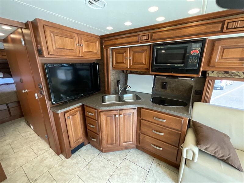 2011 Tiffin 32BR   - Photo 64 - Gladstone, OR 97027