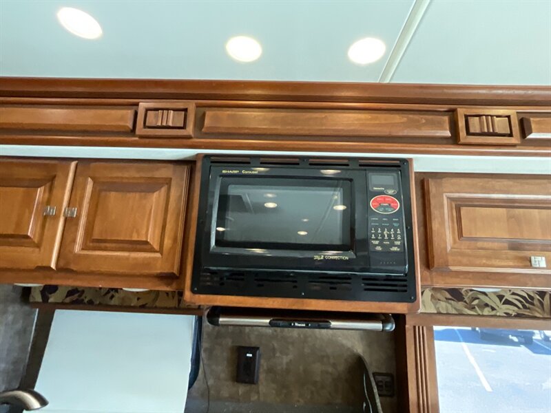 2011 Tiffin 32BR   - Photo 63 - Gladstone, OR 97027