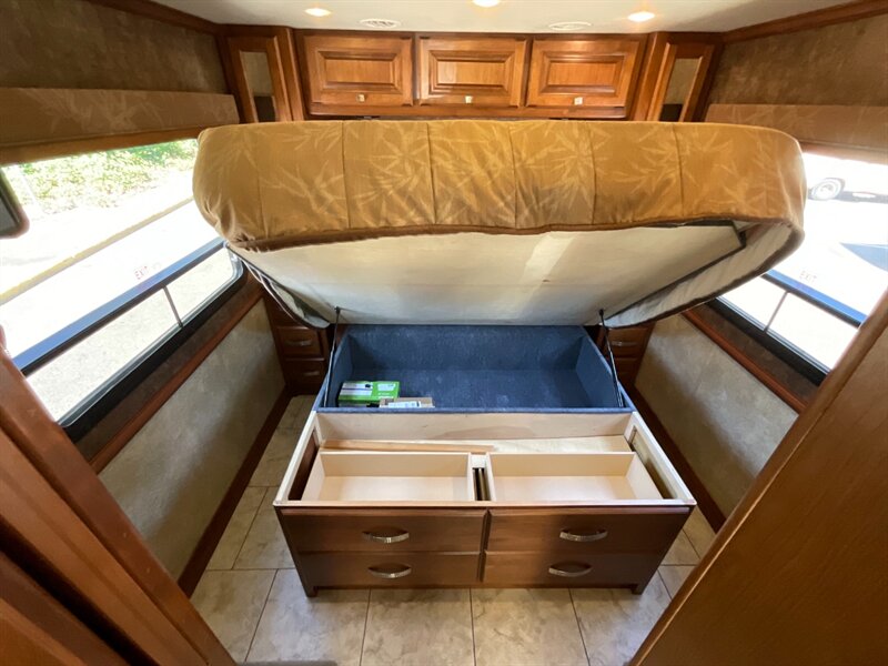 2011 Tiffin 32BR   - Photo 41 - Gladstone, OR 97027