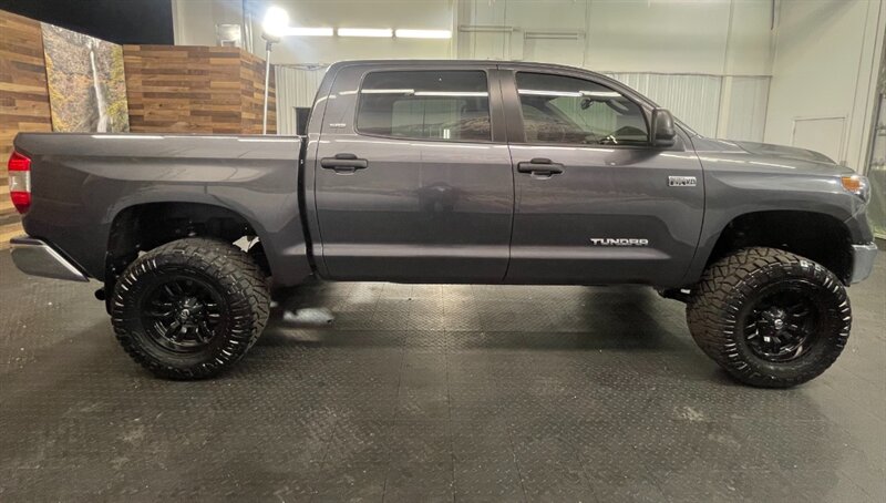 2021 Toyota Tundra SR5 CrewMax 4X4 /5.7   - Photo 4 - Gladstone, OR 97027