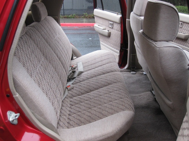 1995 Toyota 4Runner SR5 V6   - Photo 11 - Portland, OR 97217