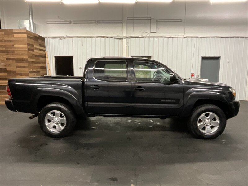 2009 Toyota Tacoma V6 TRD SPORT PKG Double Cab 4X4 / V6 / 1-OWNER  LOCAL OREGON TRUCK / RUST FREE / Backup Camera / SHARP & CLEAN !! - Photo 4 - Gladstone, OR 97027