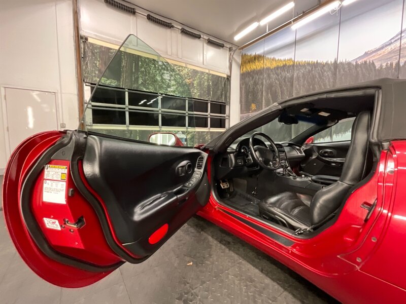 2004 Chevrolet Corvette Convertible / 5.7L V8 / Automatic / Leather Seats  Heads Up Display / LOCAL CAR / Excel Cond - Photo 13 - Gladstone, OR 97027