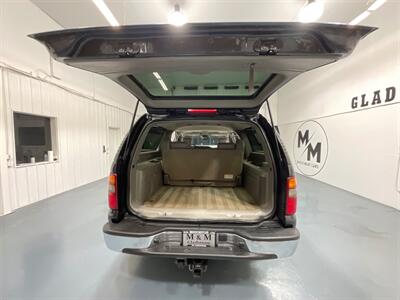 2003 Chevrolet Suburban 2500 LT 4X4 8.1L V8 / 1-OWNER LOCAL / LOW MILES  / Leather Heated Seats / Sunroof /3RD ROW SEAT - Photo 31 - Gladstone, OR 97027