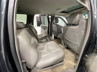 2003 Chevrolet Suburban 2500 LT 4X4 8.1L V8 / 1-OWNER LOCAL / LOW MILES  / Leather Heated Seats / Sunroof /3RD ROW SEAT - Photo 15 - Gladstone, OR 97027