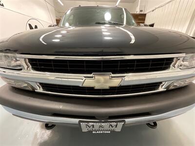 2003 Chevrolet Suburban 2500 LT 4X4 8.1L V8 / 1-OWNER LOCAL / LOW MILES  / Leather Heated Seats / Sunroof /3RD ROW SEAT - Photo 30 - Gladstone, OR 97027