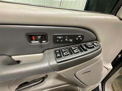 2003 Chevrolet Suburban 2500 LT 4X4 8.1L V8 / 1-OWNER LOCAL / LOW MILES  / Leather Heated Seats / Sunroof /3RD ROW SEAT - Photo 35 - Gladstone, OR 97027