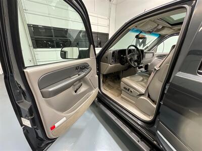 2003 Chevrolet Suburban 2500 LT 4X4 8.1L V8 / 1-OWNER LOCAL / LOW MILES  / Leather Heated Seats / Sunroof /3RD ROW SEAT - Photo 32 - Gladstone, OR 97027