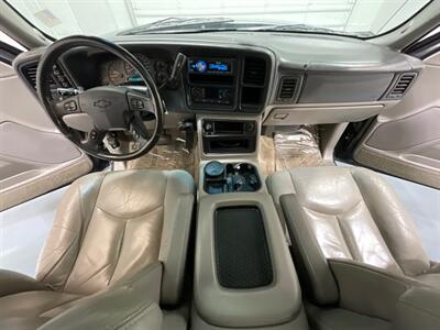 2003 Chevrolet Suburban 2500 LT 4X4 8.1L V8 / 1-OWNER LOCAL / LOW MILES  / Leather Heated Seats / Sunroof /3RD ROW SEAT - Photo 46 - Gladstone, OR 97027