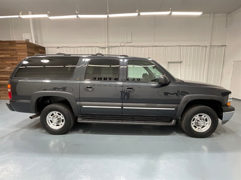 2003 Chevrolet Suburban 2500 LT 4X4 8.1L V8 / 1-OWNER LOCAL / LOW MILES  / Leather Heated Seats / Sunroof /3RD ROW SEAT - Photo 4 - Gladstone, OR 97027