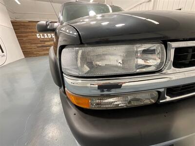2003 Chevrolet Suburban 2500 LT 4X4 8.1L V8 / 1-OWNER LOCAL / LOW MILES  / Leather Heated Seats / Sunroof /3RD ROW SEAT - Photo 26 - Gladstone, OR 97027