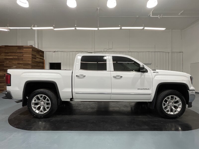 2017 GMC Sierra 1500 SLT Crew Cab 4X4 / 5.3L V8 / 1-OWNER /FULLY LOADED  / ZERO RUST - Photo 4 - Gladstone, OR 97027