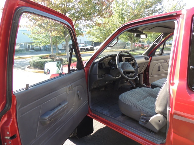 1992 Toyota Pickup Deluxe/ 4X4 / Xtra Cab / FRESH TIMING BELT SERVICE   - Photo 16 - Portland, OR 97217