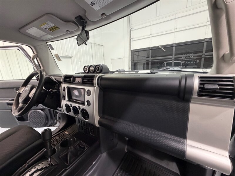 2008 Toyota FJ Cruiser Sport Utility 4X4 V6 / LIFTED / Backup Camera /Heated Seats - Photo 37 - Gladstone, OR 97027