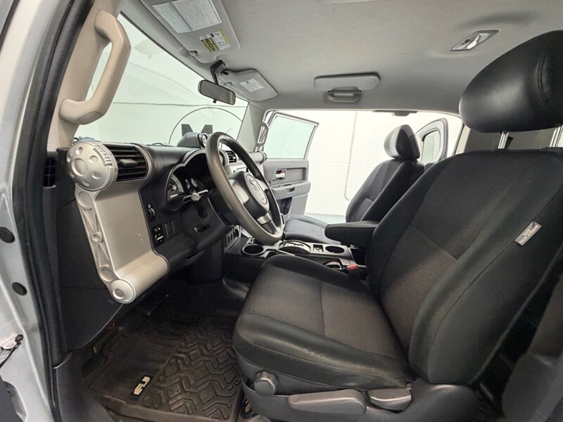 2008 Toyota FJ Cruiser Sport Utility 4X4 V6 / LIFTED / Backup Camera /Heated Seats - Photo 9 - Gladstone, OR 97027