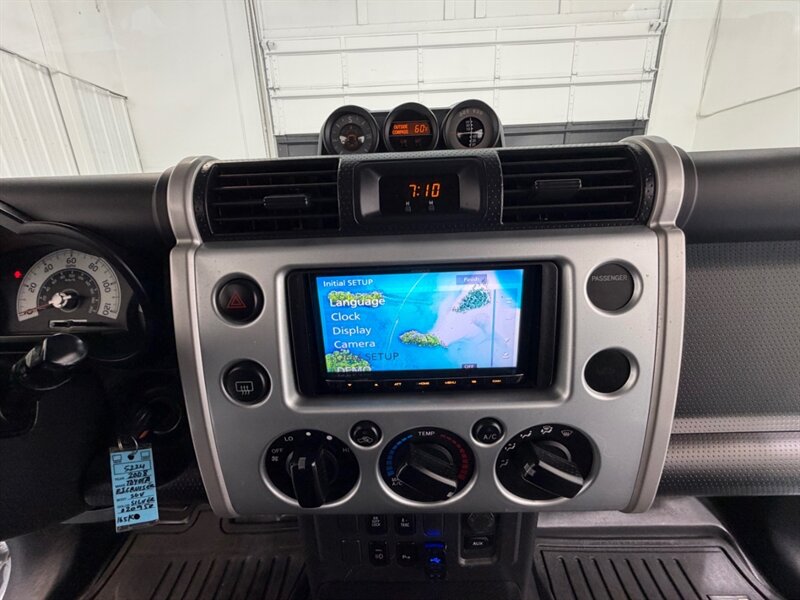 2008 Toyota FJ Cruiser Sport Utility 4X4 V6 / LIFTED / Backup Camera /Heated Seats - Photo 16 - Gladstone, OR 97027