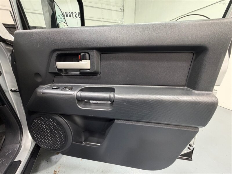 2008 Toyota FJ Cruiser Sport Utility 4X4 V6 / LIFTED / Backup Camera /Heated Seats - Photo 33 - Gladstone, OR 97027
