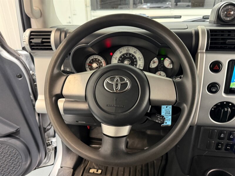 2008 Toyota FJ Cruiser Sport Utility 4X4 V6 / LIFTED / Backup Camera /Heated Seats - Photo 14 - Gladstone, OR 97027