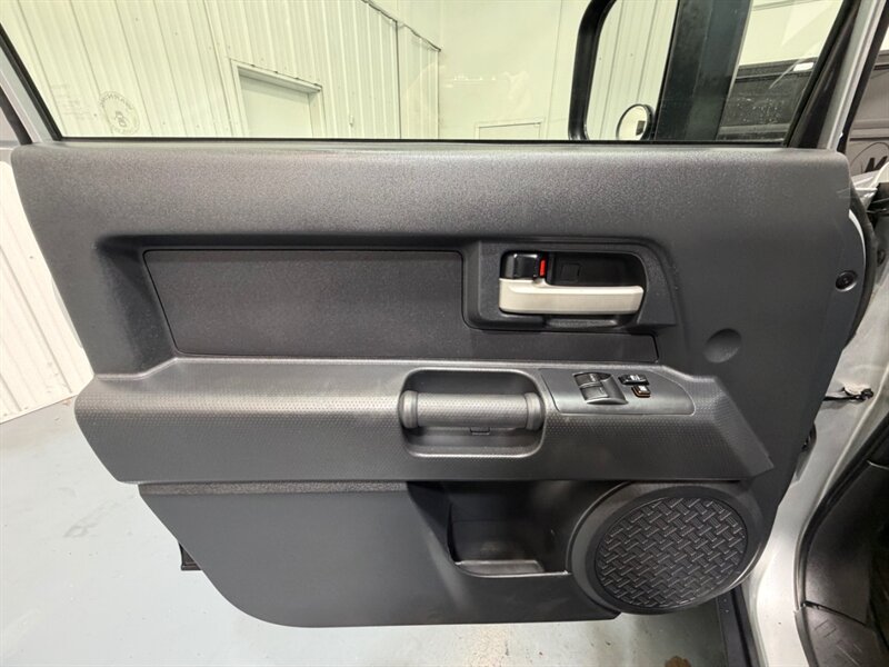 2008 Toyota FJ Cruiser Sport Utility 4X4 V6 / LIFTED / Backup Camera /Heated Seats - Photo 32 - Gladstone, OR 97027