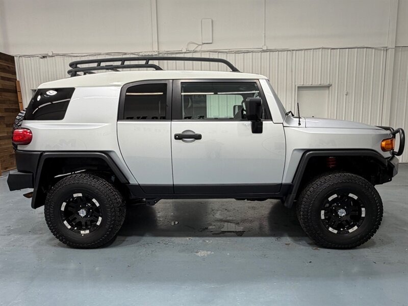 2008 Toyota FJ Cruiser Sport Utility 4X4 V6 / LIFTED / Backup Camera /Heated Seats - Photo 4 - Gladstone, OR 97027