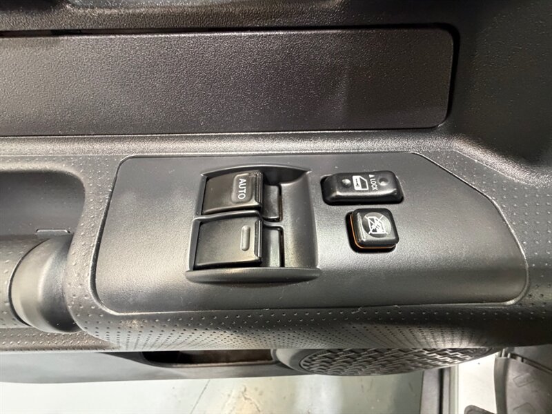 2008 Toyota FJ Cruiser Sport Utility 4X4 V6 / LIFTED / Backup Camera /Heated Seats - Photo 39 - Gladstone, OR 97027