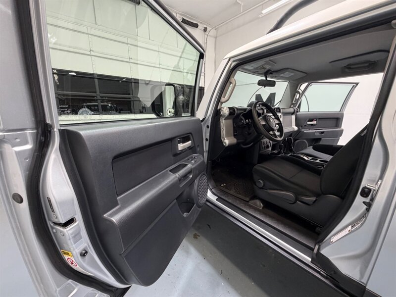 2008 Toyota FJ Cruiser Sport Utility 4X4 V6 / LIFTED / Backup Camera /Heated Seats - Photo 31 - Gladstone, OR 97027