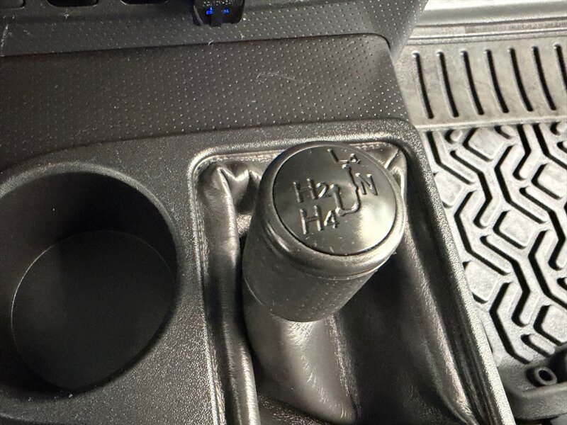 2008 Toyota FJ Cruiser Sport Utility 4X4 V6 / LIFTED / Backup Camera /Heated Seats - Photo 18 - Gladstone, OR 97027